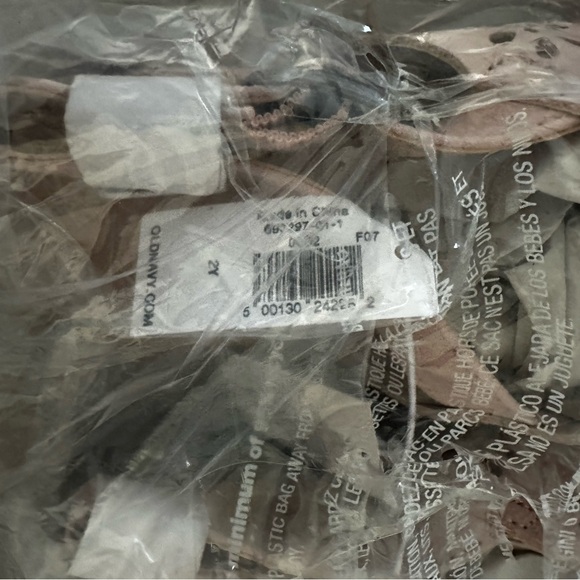 BRAND NEW Girls old navy sandals - Picture 2 of 2